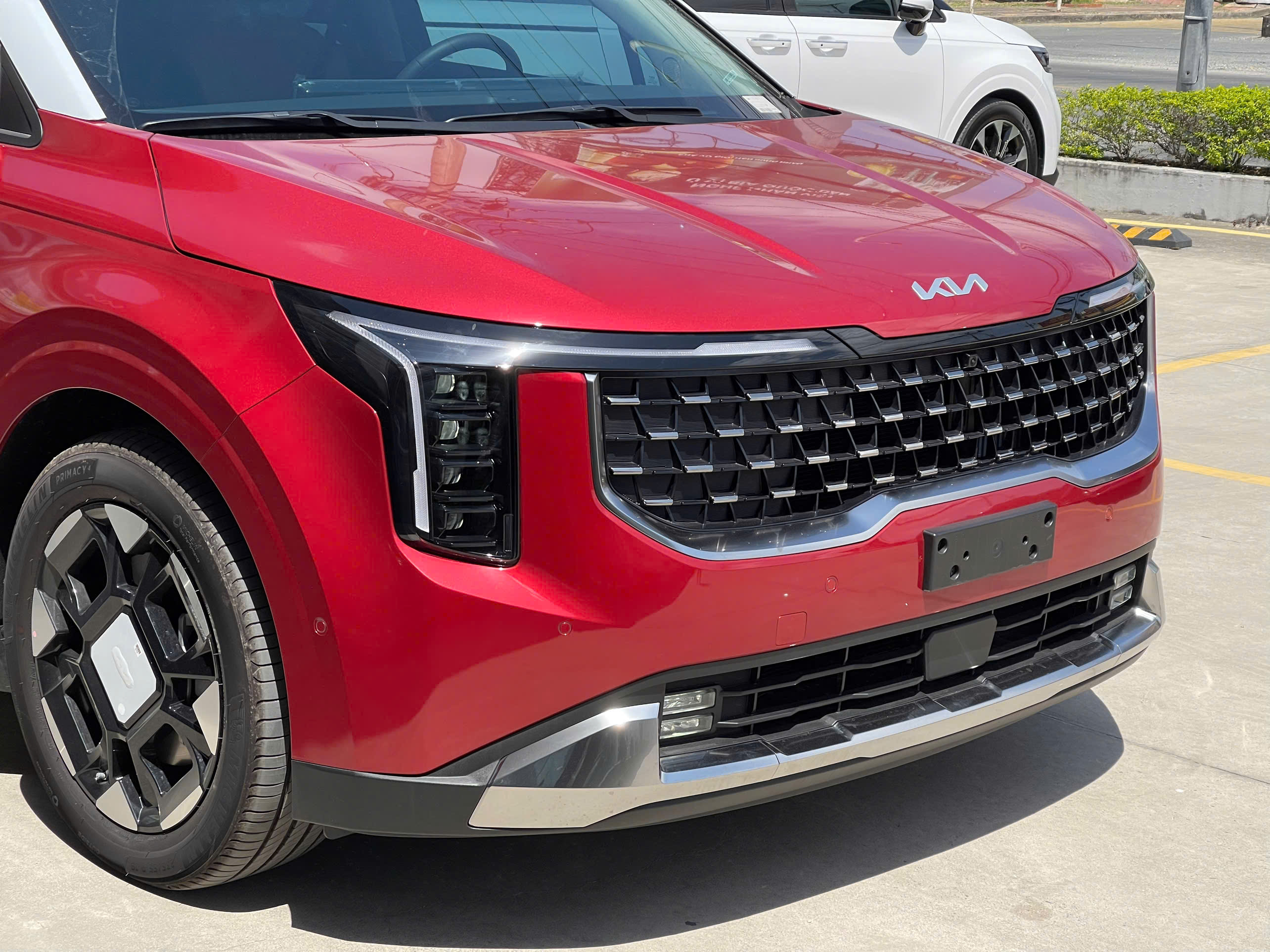 Kia New Carnival Hybrid